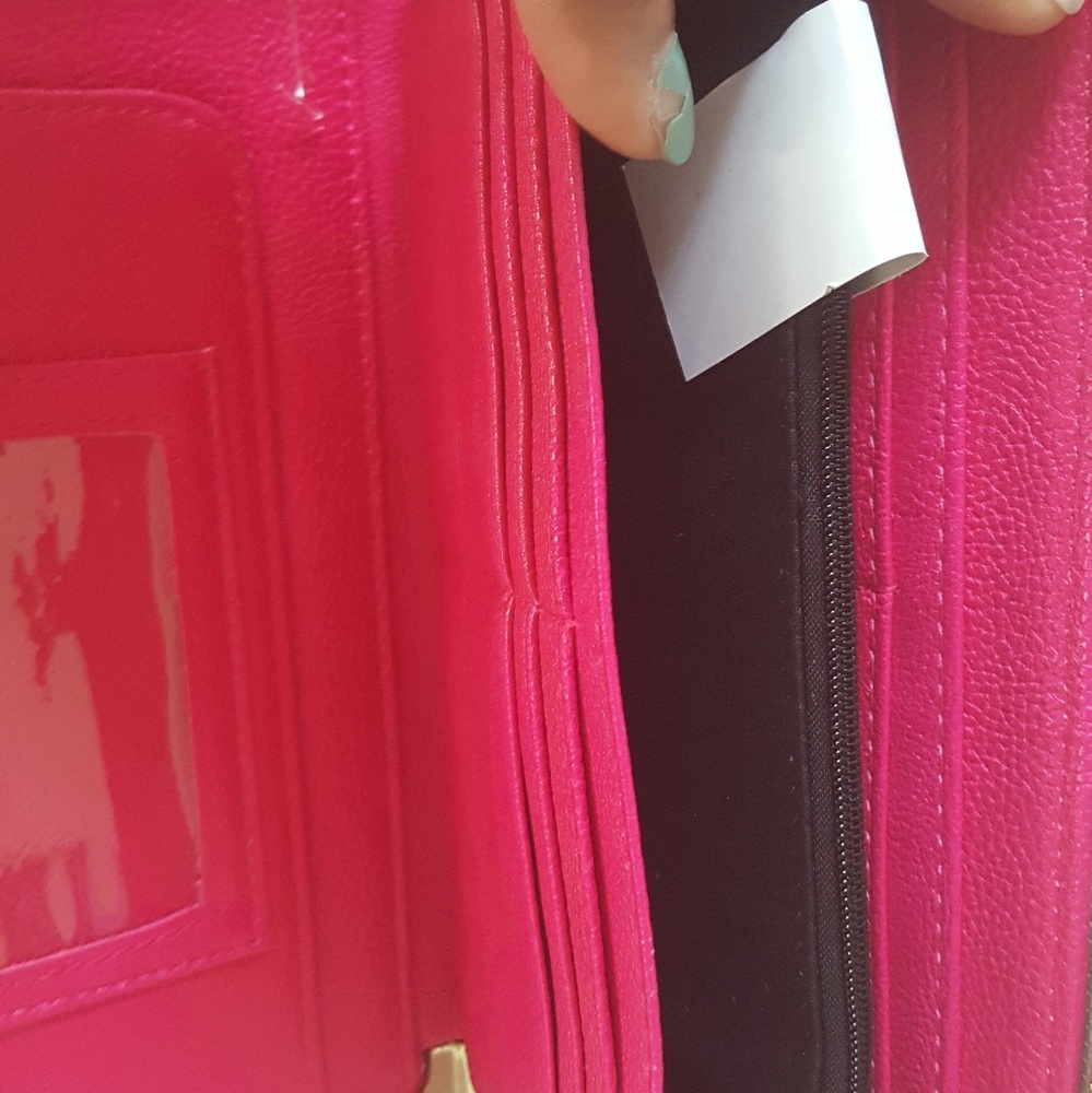 ๐ผ Betsey Johnson zip around wristlet/wallet - Picture 8 of 8